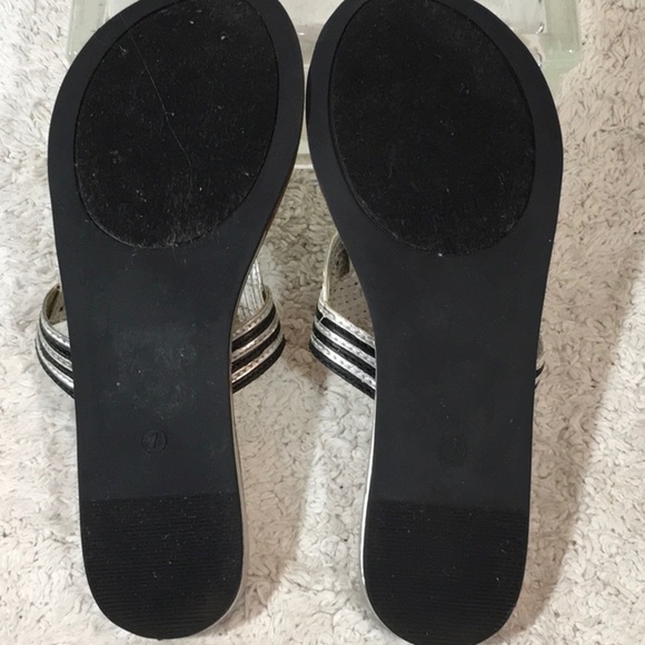 Chico’s silver & black thong sandals - Picture 6 of 7